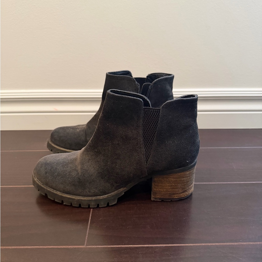 Elegant Black Suede Ankle Booties